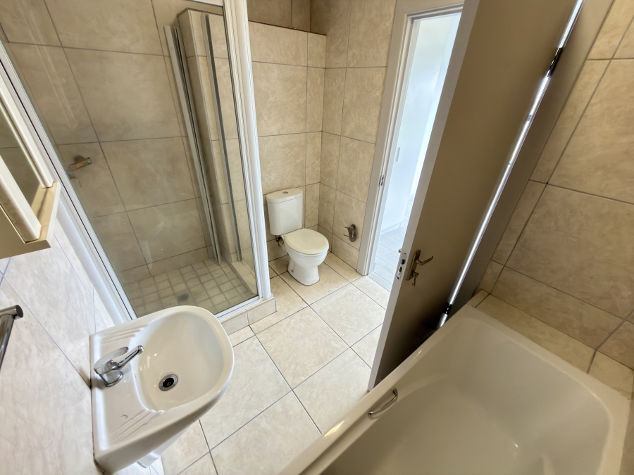 1 Bedroom Property for Sale in Royal Ascot Western Cape